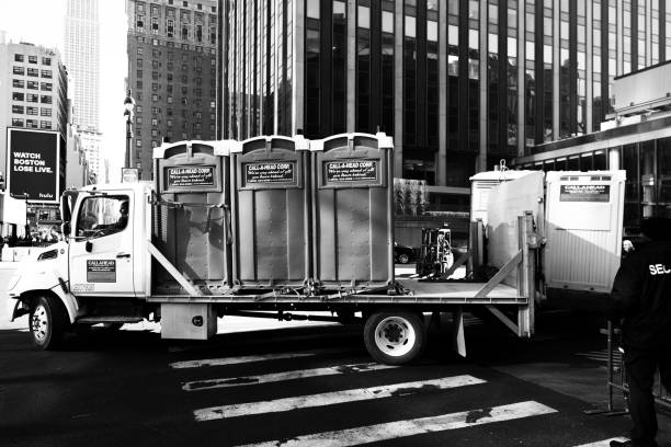 Best Luxury portable toilet rental  in Newhall, IA