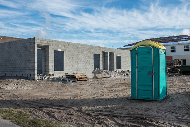 Porta potty delivery and setup in Newhall, IA